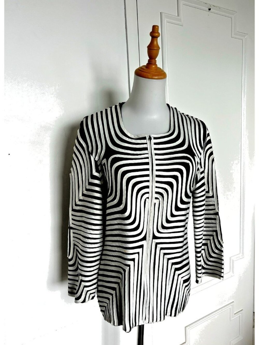 Op Art Ribbon Women's Sz M Jacket Top Black White Applique Zippered Stretch Y2K